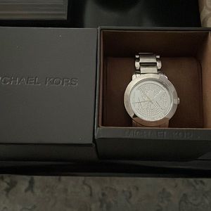 Mk watch. Need a battery. There are some scratches but still a nice watch.